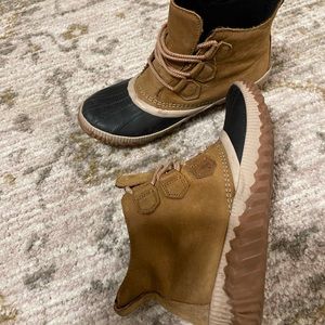 Sorel Out n about boots